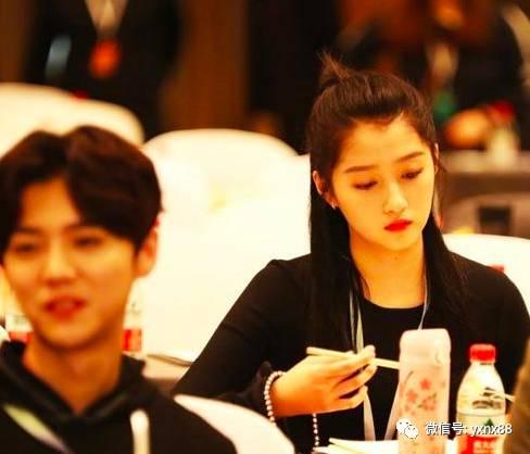 娱乐圈关晓彤鹿晗吃瓜